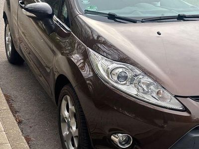 Second-hand Ford Fiesta Titanium 82 CP (60 kW) 2011 Maro Hatchback