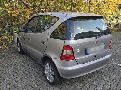 Silber Gebraucht 2000 Mercedes A160 Kleinwagen | 1.000 €