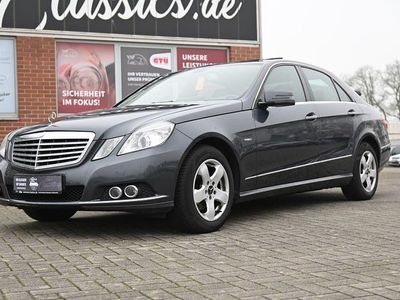 Grau Gebraucht 2010 Mercedes E200 Limousine | 8.199 € (Fairer Preis)