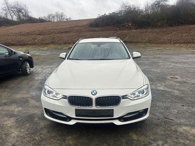 Weiß Gebraucht 2015 BMW 316 Sport Line Kombi | 13.399 € (Etwas zu teuer)