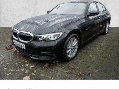 Używany BMW 320 Advantage 184 KM (135 kW) 2022 Czarny Sedan/Limuzyna