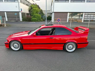 Gebraucht BMW 318 M Sport 140 PS (102 kW) 1992 Rot Coupé