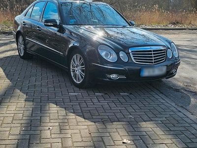 Gebraucht Mercedes E320 Avantgarde 190 PS (139 kW) 2006 Schwarz Limousine