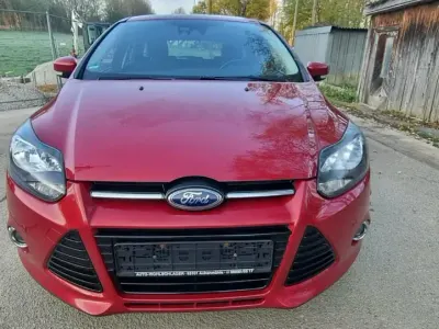 Gebraucht Ford Focus 150 PS (110 kW) 2014 Rot Kombi