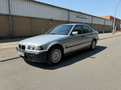 Gebraucht BMW 318 116 PS (85 kW) 1995 Silber Limousine