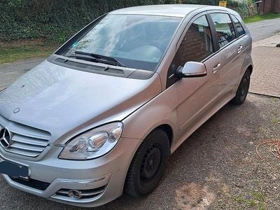 Gebraucht Mercedes B180 116 PS (85 kW) 2010 Silber Van / Kleinbus