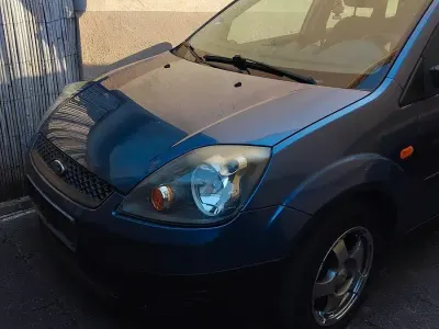 Gebraucht Ford Fiesta Ambiente 60 PS (44 kW) 2006 Blau Kleinwagen