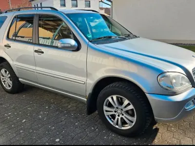 Gebraucht Mercedes ML270 163 PS (119 kW) 2003 Silber SUV
