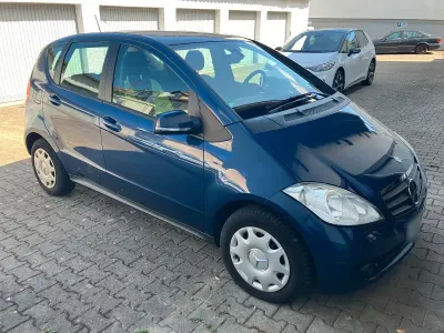 Gebraucht Mercedes A180 109 PS (80 kW) 2010 Blau Limousine
