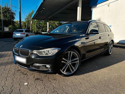 Usata BMW 330 Luxury Line 258 CV (189 kW) 2013 Nero Station wagon