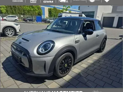 Gebraucht Mini Cooper SE Classic 135 kW (184 PS) 2023 Melting silver iii Kleinwagen