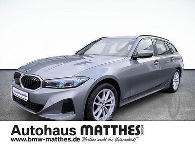 Grau Gebraucht 2023 BMW 318 Sport Line Kombi | 32.750 € (Etwas zu teuer)