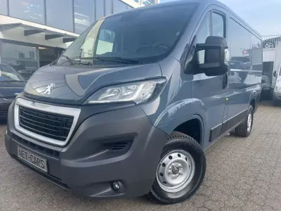 Używany Peugeot Boxer 120 KM (88 kW) 2021 Szary Van