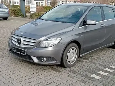 Gebraucht Mercedes B180 116 PS (85 kW) 2012 Grau Kleinwagen