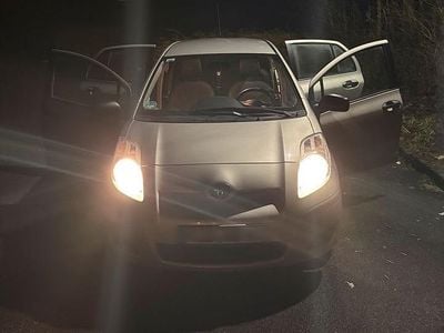 Gebraucht Toyota Yaris 71 PS (52 kW) 2010 Beige Kleinwagen