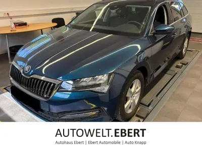 Używany Skoda Superb 150 KM (110 kW) 2024 Niebieski Kombi