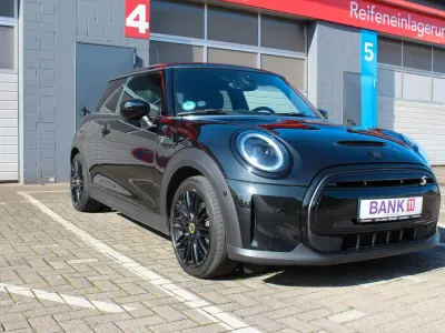 Gebraucht Mini Cooper SE Classic 135 kW (184 PS) 2023 Schwarz Kleinwagen