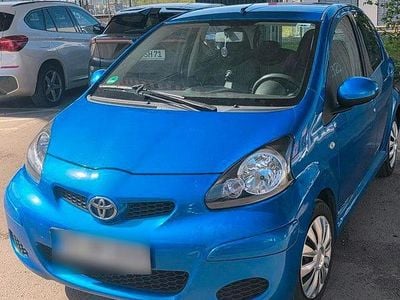 Gebraucht Toyota Aygo 68 PS (50 kW) 2010 Blau Kleinwagen