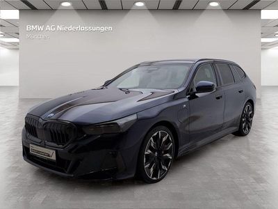 Gebraucht BMW 550e M Sport 489 PS (359 kW) 2025 Blau Kombi
