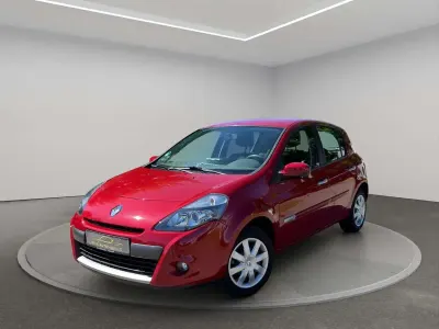 Gebraucht Renault Clio III Dynamique 101 PS (74 kW) 2010 Rot Kleinwagen