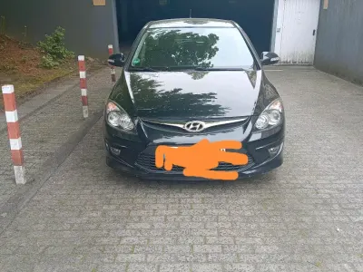 Gebraucht Hyundai i30 90 PS (66 kW) 2012 Schwarz Limousine