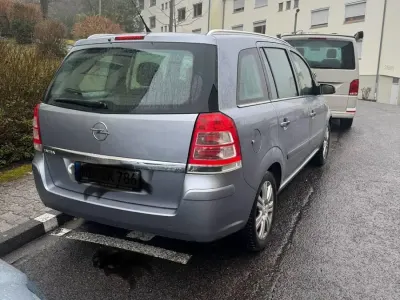 Gebraucht Opel Zafira Family 2010 Silber Van / Kleinbus