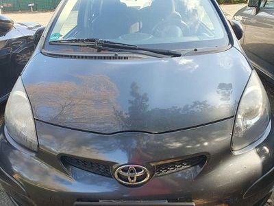 Gebraucht Toyota Aygo 69 PS (50 kW) 2012 Grau Kleinwagen