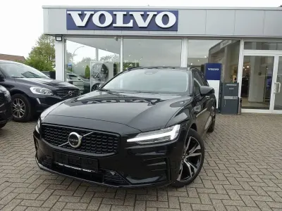 Gebraucht Volvo V60 Plus 197 PS (144 kW) 2025 Onyx black Kombi