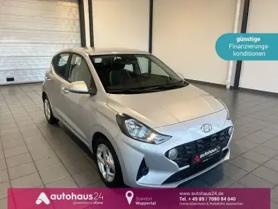 Usata Hyundai i10 Trend 67 CV (49 kW) 2022 Argento Utilitaria