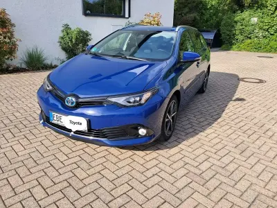 Gebraucht Toyota Auris Hybrid Team 99 PS (72 kW) 2018 Blau Kombi