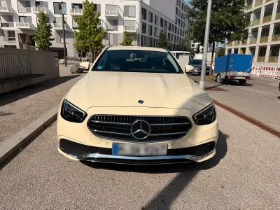 Gebraucht Mercedes E220 Avantgarde 200 PS (147 kW) 2023 Gelb Limousine