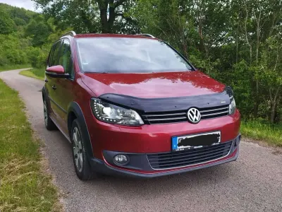 Gebraucht VW Touran Cross 140 PS (102 kW) 2012 Rot Van / Kleinbus