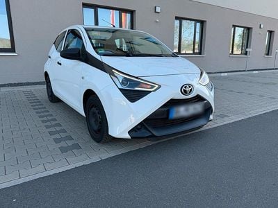 Second-hand Toyota Aygo 72 CP (52 kW) 2021 Alb Hatchback