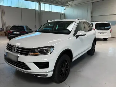 Gebraucht VW Touareg 262 PS (192 kW) 2016 Weiß SUV