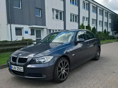 Gebraucht BMW 318 129 PS (94 kW) 2006 Grau Limousine