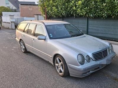 Gebraucht Mercedes E220 Elegance 143 PS (105 kW) 2001 Silber Kombi