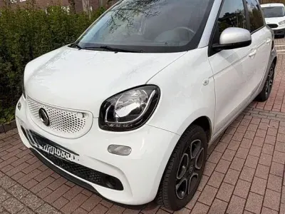 Gebraucht Smart ForFour 90 PS (66 kW) 2019 Weiß Kleinwagen