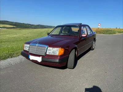 Gebraucht Mercedes E230 132 PS (97 kW) 1990 Rot Limousine