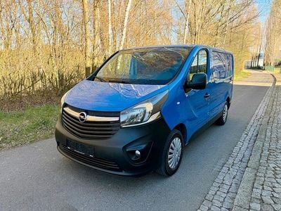 Usata Opel Vivaro 120 CV (88 kW) 2016 Blu Monovolume
