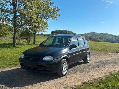 Gebraucht Opel Corsa 55 PS (40 kW) 1998 Schwarz Kleinwagen