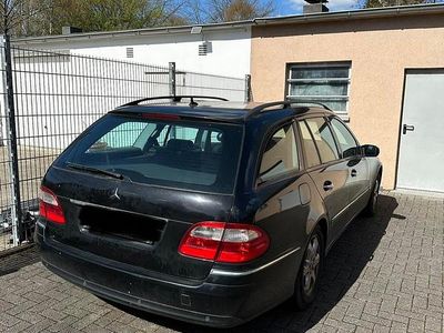 Second-hand Mercedes E270 177 CP (130 kW) 2004 Negru Break