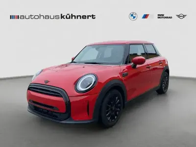 Occasion Mini ONE Classic 102 PK (75 kW) 2022 Rood Hatchback