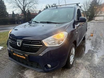 Blau Gebraucht 2017 Dacia Lodgy Lauréate Van / Kleinbus | 6.800 € (Superpreis)