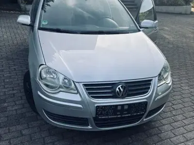 Gebraucht VW Polo Basis 75 PS (55 kW) 2005 Silber Kleinwagen