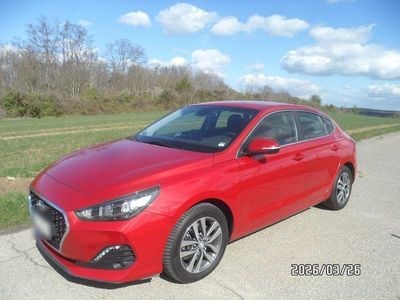 Gebraucht Hyundai i30 136 PS (100 kW) 2019 Rot Limousine
