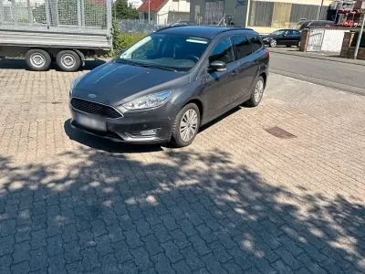 Gebraucht Ford Focus Trend 125 PS (91 kW) 2017 Grau Kombi