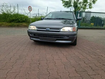 Gebraucht Ford Escort 70 PS (51 kW) 1992 Grau Kleinwagen