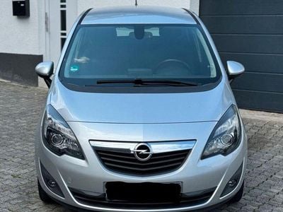 Gebraucht Opel Meriva Innovation 101 PS (74 kW) 2010 Silber Van / Kleinbus