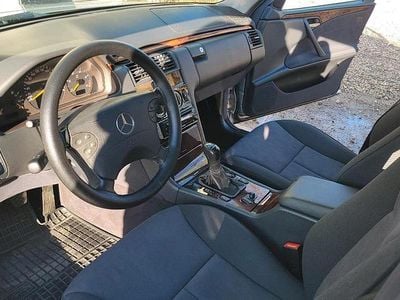 Gebraucht Mercedes E220 170 PS (125 kW) 2001 Grau Limousine