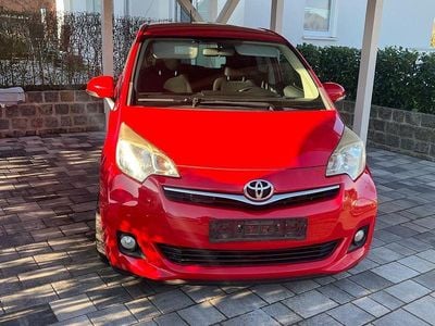 Usata Toyota Verso-S Club 99 CV (72 kW) 2011 Rosso Monovolume
